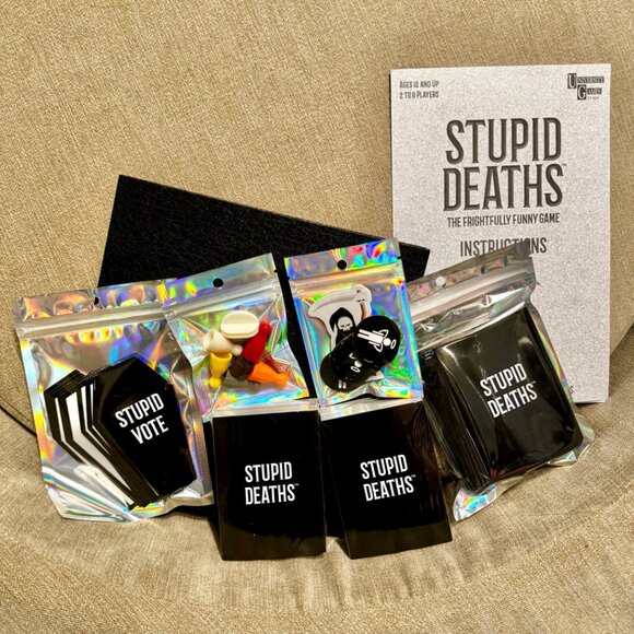 University Games Fantastic Factory ~ Stupid Deaths Card Game ~ 01404 ~ Complete - Picture 2 of 11